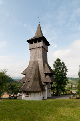 Wooden Churches and Big Cities